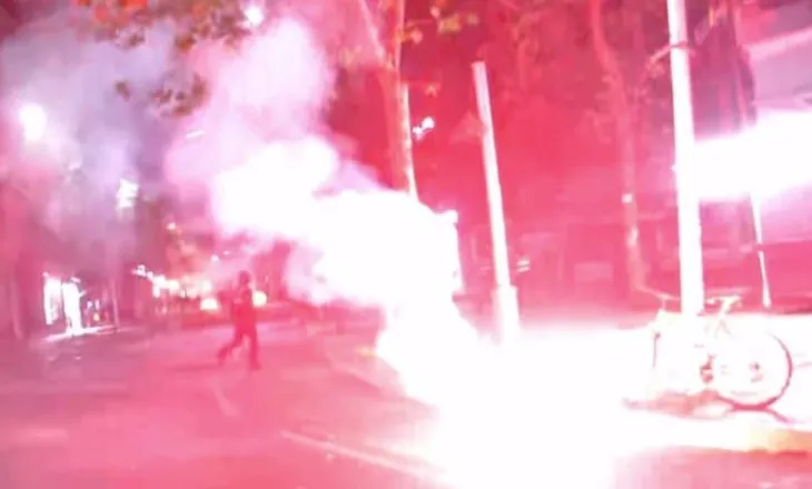 Plaçkitje dhe përplasje në Rrugën e Dibrës, policia ndjek protestuesit