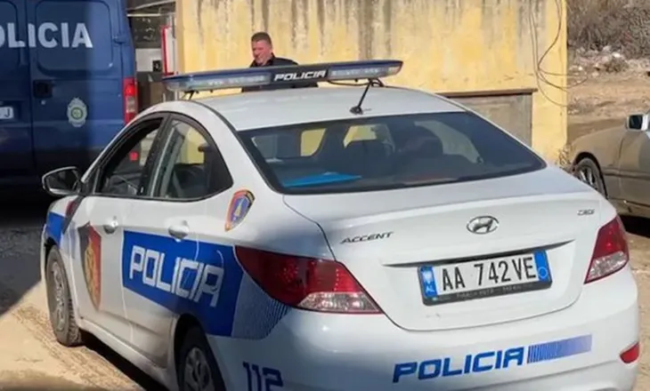 Plagosi me armë zjarri 22-vjeçarin dhe i vodhi makinën, arrestohet 47-vjeçari në Rinas