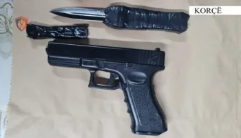 Plagosi me thikë një adoleshent, kapet pas disa orësh 23-vjeçari