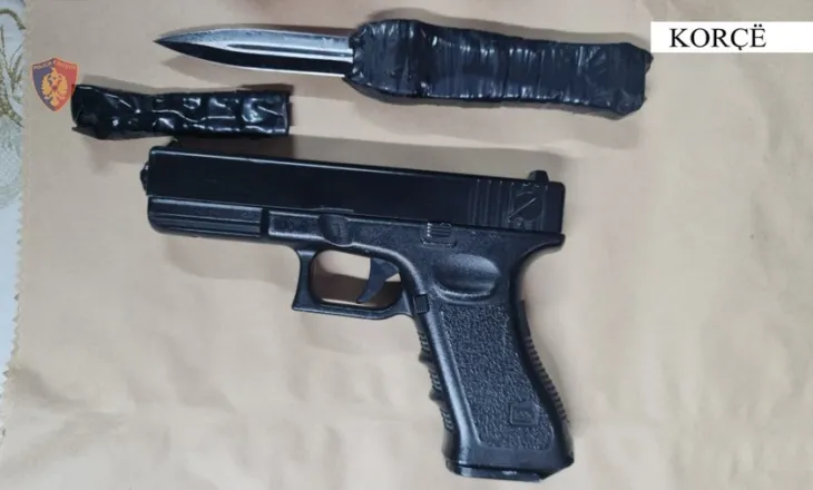 Plagosi me thikë një adoleshent, kapet pas disa orësh 23-vjeçari