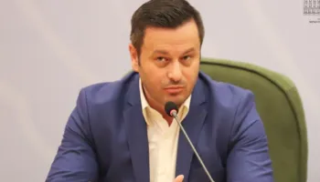 Plarent Ndreca: Largimi i kryeministrit me dhunë, precedent i rrezikshëm, beteja për zgjidhje politike bëhet në Kuvend