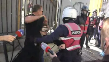 “Po protestoj paqësisht”, momenti kur e reja shoqërohet nga policia