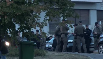 Policia bllokon qendrën e Beogradit, forcat e rendit vendosen pranë kampit të mbështetësve të pushtetit