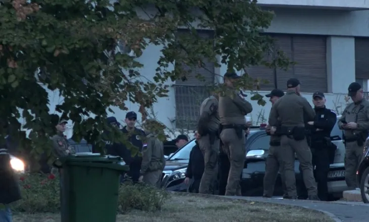 Policia bllokon qendrën e Beogradit, forcat e rendit vendosen pranë kampit të mbështetësve të pushtetit