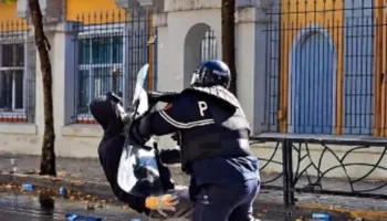 Policia e përplasi me kokë në asfalt, motra e Muhamet Skanës: Fraktura në shtyllën kurrizore dhe në kafkë, do të kërkojmë drejtësi