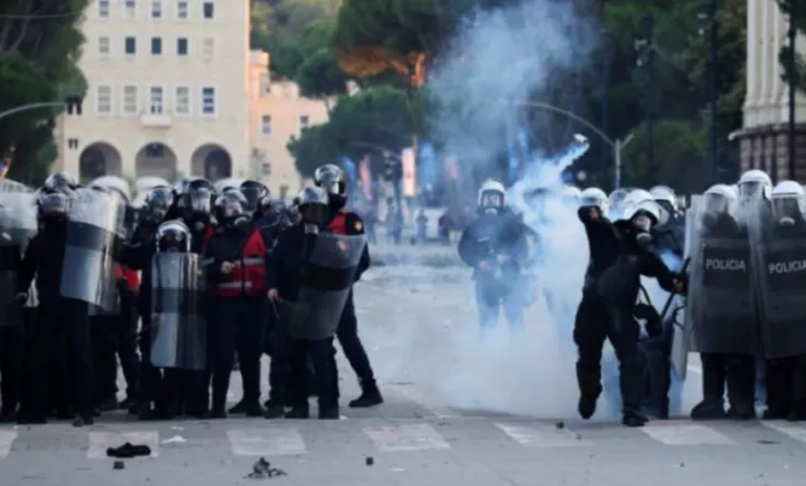 Policia e Shtetit: Mes protestuesve ka persona me armë. RENEA në gatishmeri!