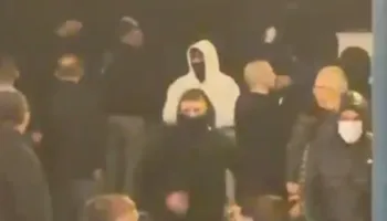 Policia e Shtetit: Protestuesit e maskuar u strehuan në selinë e PD pasi sulmuan efektivët me molotovë