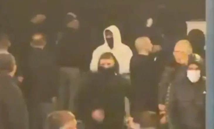 Policia e Shtetit: Protestuesit e maskuar u strehuan në selinë e PD pasi sulmuan efektivët me molotovë