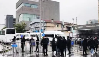 Policia hyn në selinë e televizionit opozitar në Turqi, ndërpritet transmetimi i drejtpërdrejtë i Halk TV