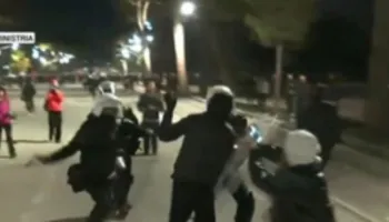 Policia largoi median nga protesta/ AGSH: E patolerueshme! Po pengohet liria e gazetarëve