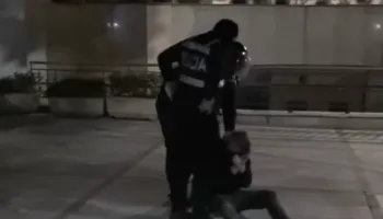 Policia ndërhyn në oborrin e Kishës Ortodokse në Tiranë: Shoqërohen disa protestues