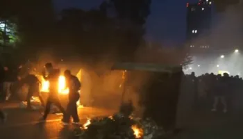 Policia nis të qëllojë me plumba gome drejt protestuesve