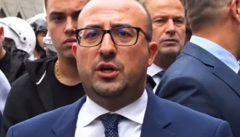 “Policia nuk mund të mbajë këta lloj halesh”/ Korreshi: Efektivi shan dhe i tregon hallatet protestuesve