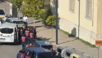 Policia patrullon në rrugët e Tiranës, nisin shoqërimet e para të të rinjve