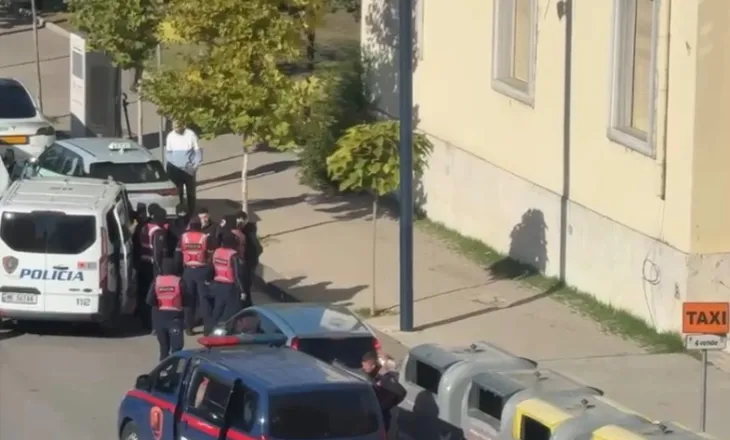 Policia patrullon në rrugët e Tiranës, nisin shoqërimet e para të të rinjve