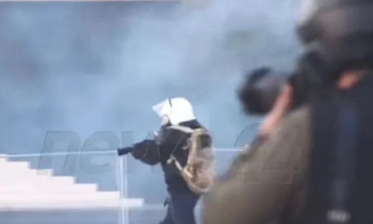 Policia qëllon me plumba manovër protestuesit