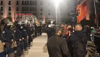 Policia rrethon gazetarët me kordonin e sigurisë, AGSH: Pengon lirinë e informimit, Hita të mbajë përgjegjësi