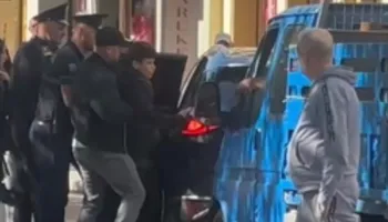 Policia shoqëron me forcë adoleshentët në Vlorë, mes tyre edhe 15 dhe 16-vjeçarë
