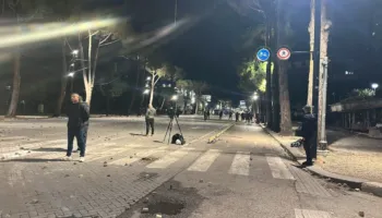 Policia shpërndan protestuesit në Tiranë, boshatiset bulevardi