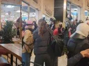Policia terrorizon klientët tek lokali i Operas, revoltohen qytetarët reagojne