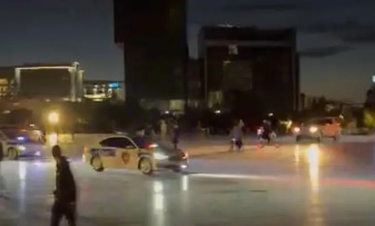 Policia zbarkon me furgona në sheshin “Skënderbej”, shoqërime me forcë të qytetarëve