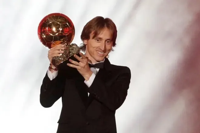 Prapaskena e pabesueshme e “Topit të Artë” të Modrić: “I iku zëri, mund t’i dëgjoja lotët e tij…”