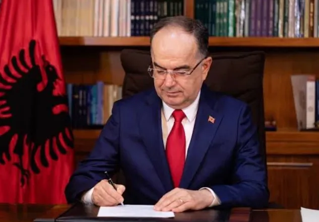 Presidenti Begaj i jep OK “Bordit të Paqes”, dekreton ligjin për pjesëmarrjen ushtarake të Shqipërisë në Gaza!