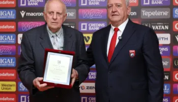 Presidenti Duka i jep titullin “Mirënjohje” ish-arbitrit Tef Prela, për kontributin e tij në arbitrimin shqiptar