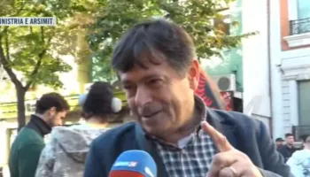 Profesori Lush Susaj: Plagët 114-vjeçare të Shqipërisë do i shërojnë vetëm studentët! Prindër, dilni mbështesni fëmijët tuaj!