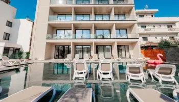 Prokuroria kërkoi sekuestrim, Gjykata heq masën ndaj ‘Central Park Premium’ në Ksamil: Ka leje ndërtimi!