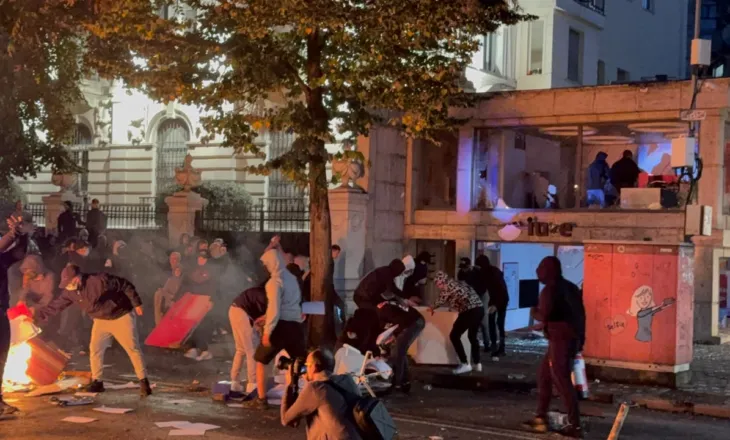 Protesta, 16 të arrestuar, 20 të lënduar mes të cilëve 7 efektivë policie dhe 2 gazetarë