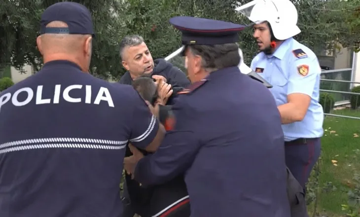 Protesta del jashtë kontrollit/ Kryebashkiaku i Memaliajt përplaset me policinë