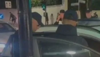 Protesta e 135-të në Tiranë, policia shoqëron dy aktivistë (EMRAT+VIDEO)