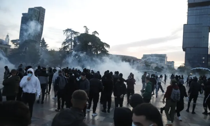 Protesta e dhunshme në Tiranë, 23 të arrestuar dhe 30 të shpallur në kërkim