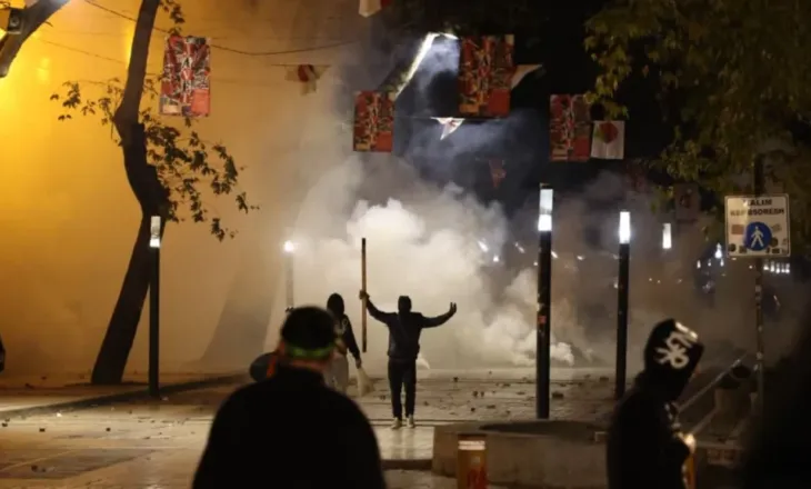 Protesta e ditës së djeshme, 69 persona të arrestuar dhe 20 të proceduar penalisht