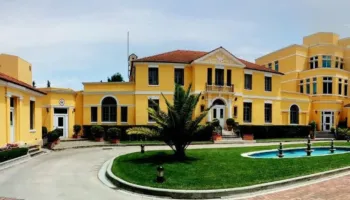 Protesta e së shtunës në Tiranë, Ambasada Amerikane u kërkon qytetarëve të saj të shmangin zonat pranë institucioneve