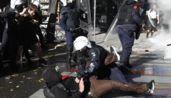 Protesta e studentëve në Tiranë/ Policia rrahu brutalisht edhe kalimtarë të rastit