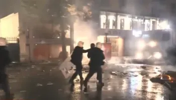 Protesta e studentëve, Policia i zmbraps me ujë e gaz lotsjellës, të tjera arrestime (FOTO)