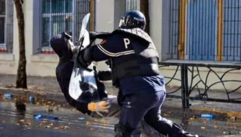 Protesta e studentëve/ ‘Shëndetësia’ jep lajmin e mirë: 21-vjeçari që u godit nga polici s’ka rrezik për paralizë