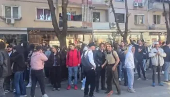 Protesta e studentëve vazhdon, ndalen tek Drejtoria e Policisë në Tiranë