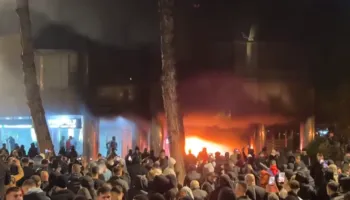Protesta, iu vihet flaka bizneseve te Kullat Binjake