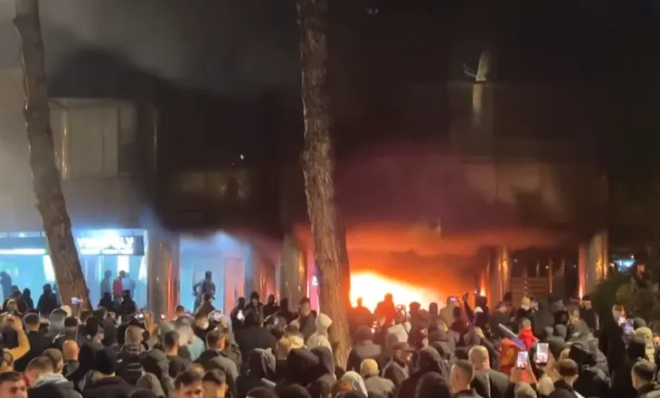 Protesta, iu vihet flaka bizneseve te Kullat Binjake