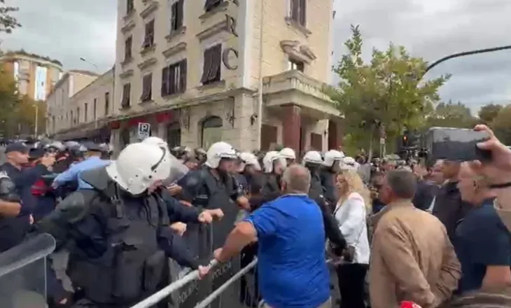 Protesta kunndër Reformës Territoriale, shoqërohen tetë persona në Komisariat