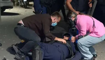 Protesta mbi 10 orë në Tiranë, dy protestues dhe tre policë në spital