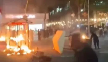 Protesta/ Ministria e Shëndetësisë: 20 të plagosur, 7 persona po marrin trajtim mjekësor në spital! Mes të lënduarve policë, gazetarë dhe një diplomat