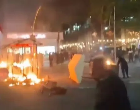 Protesta/ Ministria e Shëndetësisë: 20 të plagosur, 7 persona po marrin trajtim mjekësor në spital! Mes të lënduarve policë, gazetarë dhe një diplomat