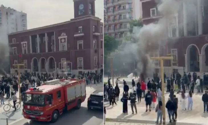Protesta në Durrës, gjimnazistët shkatërrojnë koshat e mbeturinave dhe sinjalistikën rrugore!