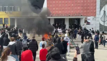 Protesta në Korçë/ 2 të arrestuar dhe 23 nën hetim, mes tyre 15 të mitur