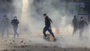 Protesta në Tiranë/ 10 të arrestuar dhe 22 të proceduar penalisht