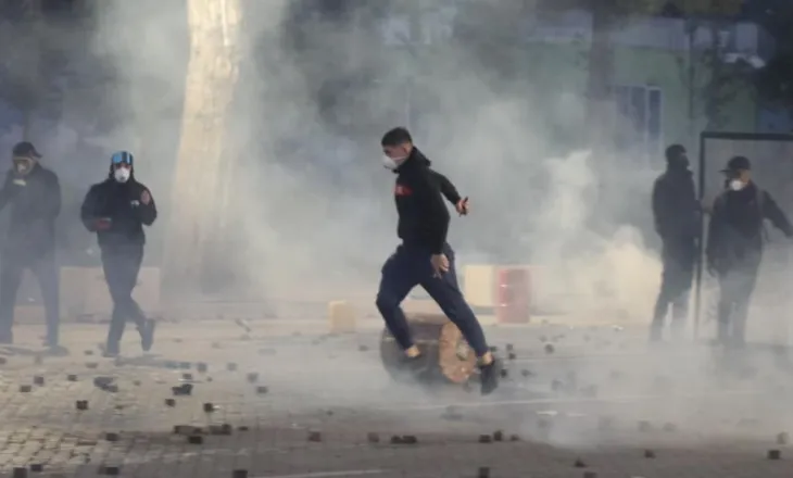 Protesta në Tiranë/ 10 të arrestuar dhe 22 të proceduar penalisht